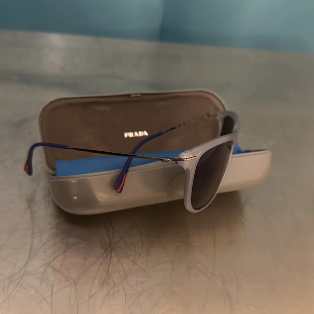 Used - Picture 5 of 6